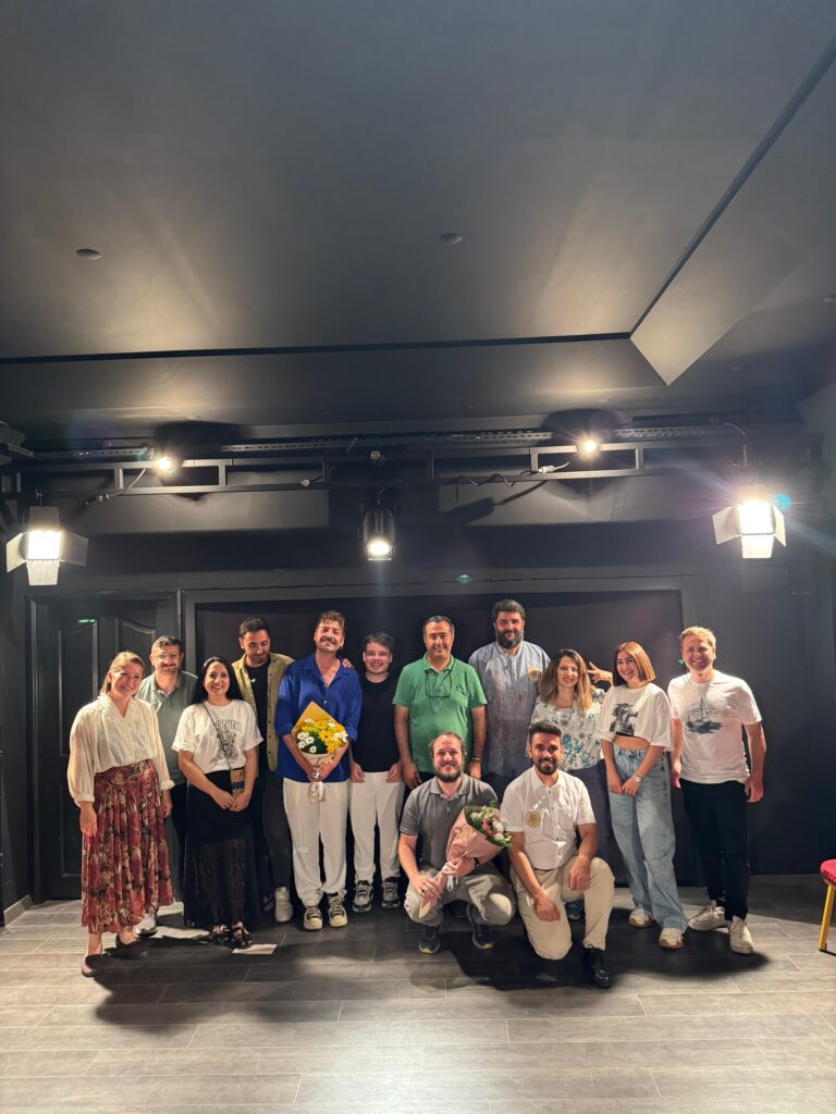 🎭 Tire Belediyesi Oda Tiyatrosu 2024-2025 sezonunu “Dümen” oyunu ile sonlandırdı!