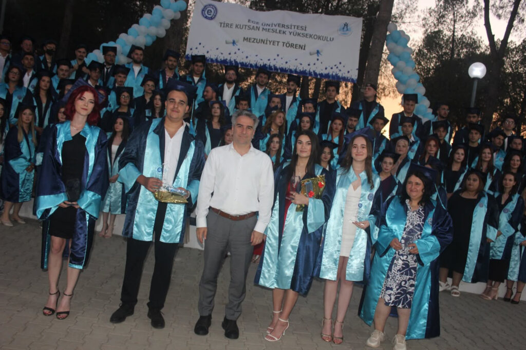 Ege Üniversitesi Tire Kutsan MYO’da Mezuniyet Coşkusu