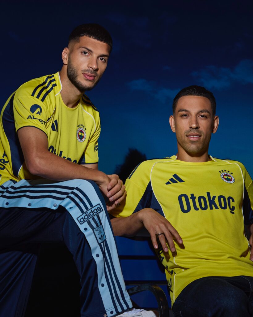 Fenerbahçe yeni sezon öncesi formalarını tanıttı