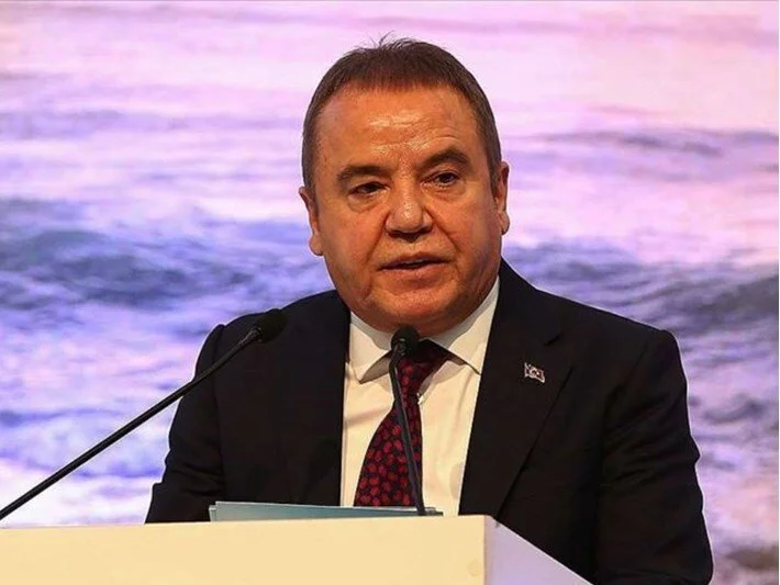 Antalya Büyükşehir Belediye Başkanı Muhittin Böcek tutuklandı.