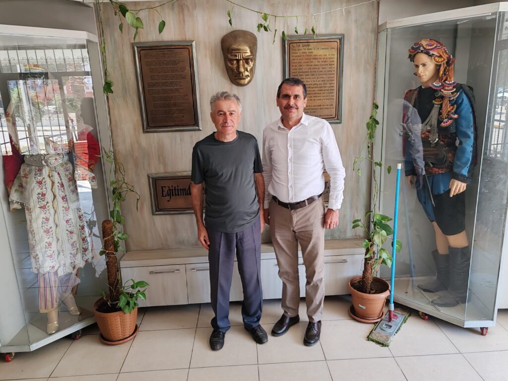 Tire Süt Kooperatifi Başkanı Osman Öztürk’ten Halk Eğitim Merkezi Müdürü İlhan Öztürk’e Hayırlı Olsun Ziyareti