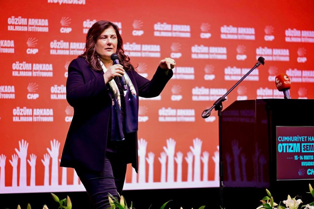 Özlem Çerçioğlu CHP’den İstifa Etti.