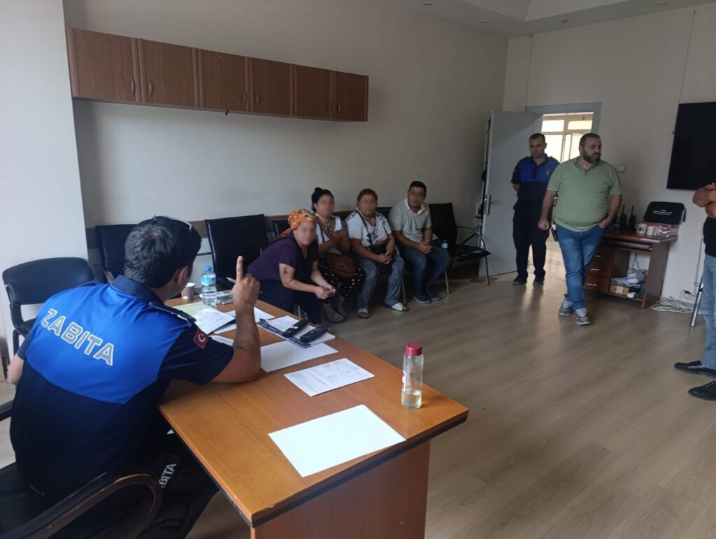 Tire’de Dilenci grubu Zabıta tarafından yakalandı