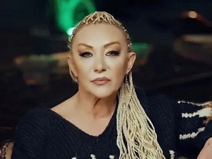 Ünlü sanatçı Güllü Yalova’daki evinin balkonundan düşerek hayatını kaybetti.