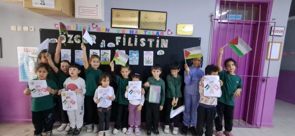 Tire’de Okullardan Filistin’e Destek