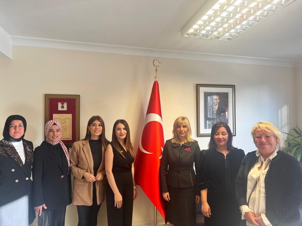 Manchester Başkonsolosu, İngiltere’de Ödül Alan Türk Öğretmenleri Ağırladı