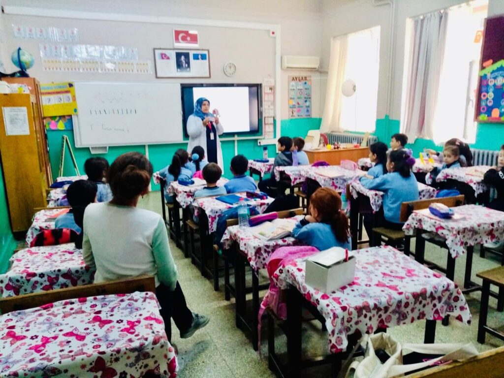 Tire’de Toplum Ağız ve Diş Sağlığı Haftası Kapsamında Farkındalık Etkinlikleri Yapıldı