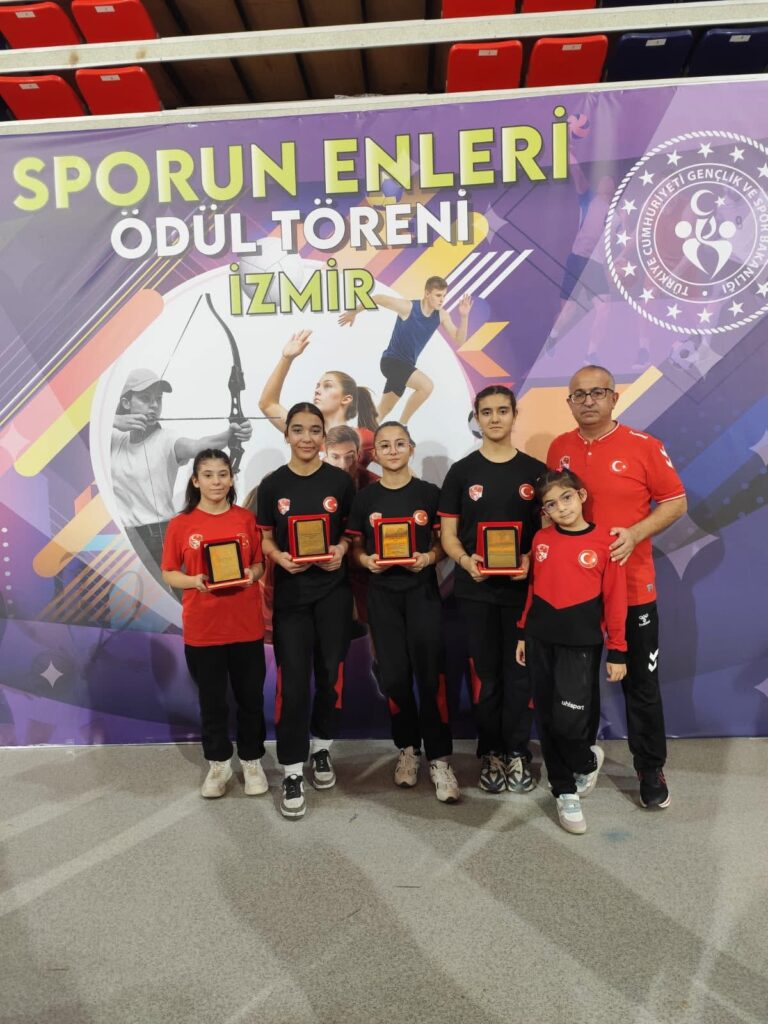 Tire Belediyesi Spor Kulübü’nün Genç Sporcuları Prestijli Törende Ödüllerini Aldı