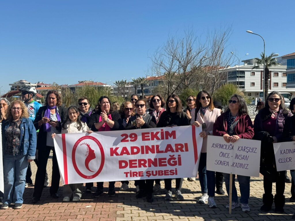 Tire’de 8 Mart Dünya Emekçi Kadınlar Günü dolayısıyla bir yürüyüş düzenlendi.
