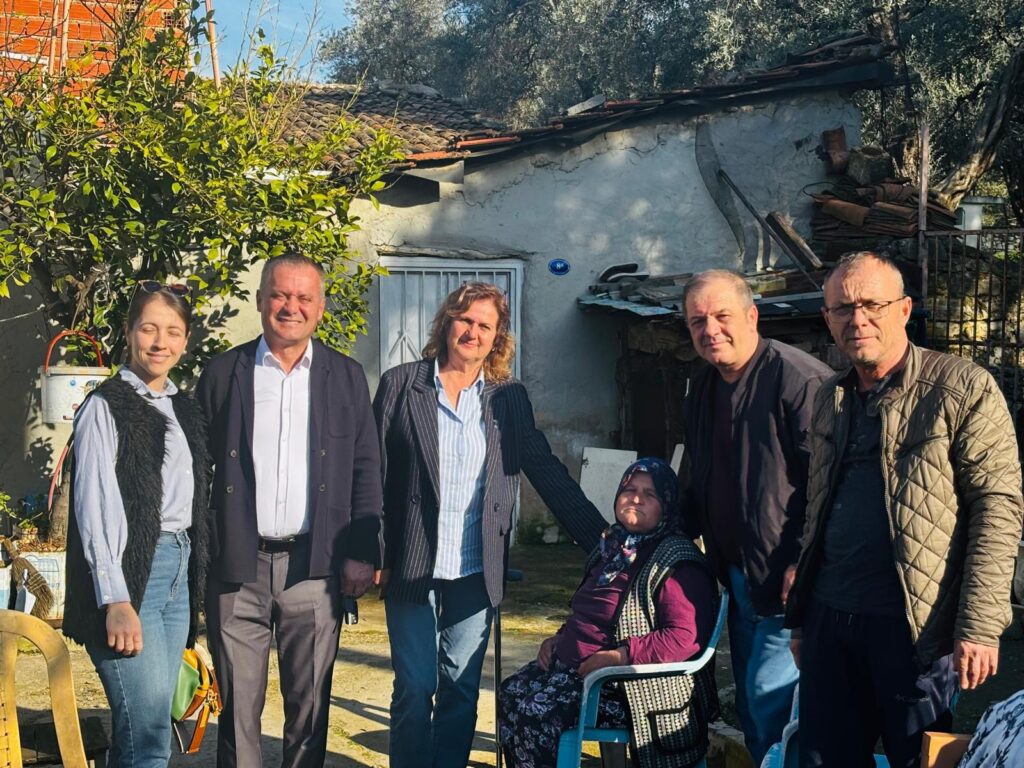 CHP Tire İlçe Örgütü’nden 8 Mart’ta Kadınlara Anlamlı Kutlama