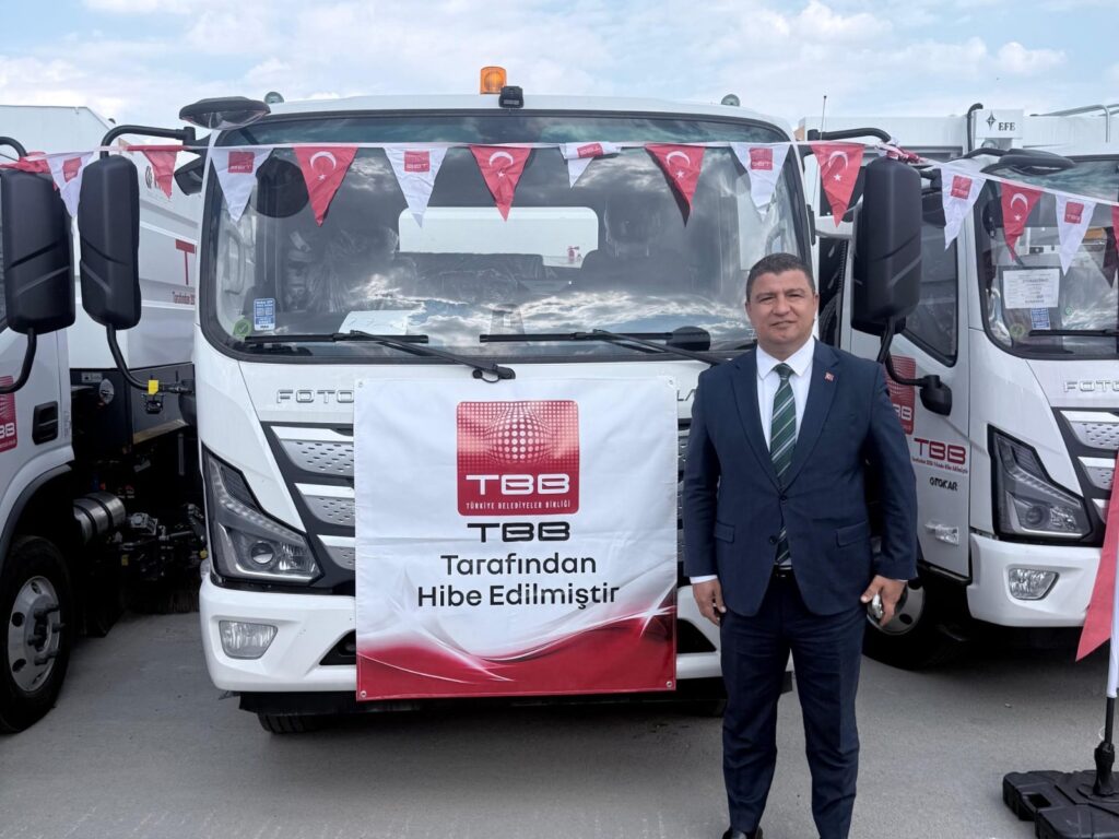 TBB’den Tire Belediyesi’ne hibe çöp kamyonu