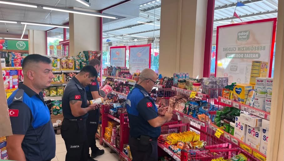 Tire’de zincir marketlere sıkı denetim