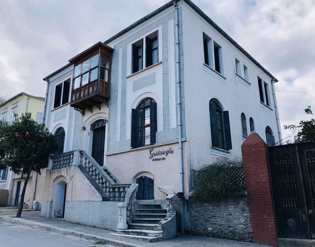 🏛️ TİRE’NİN TARİHİNE AÇILAN BİR KAPI: GÜLCÜOĞLU KONAKLARI