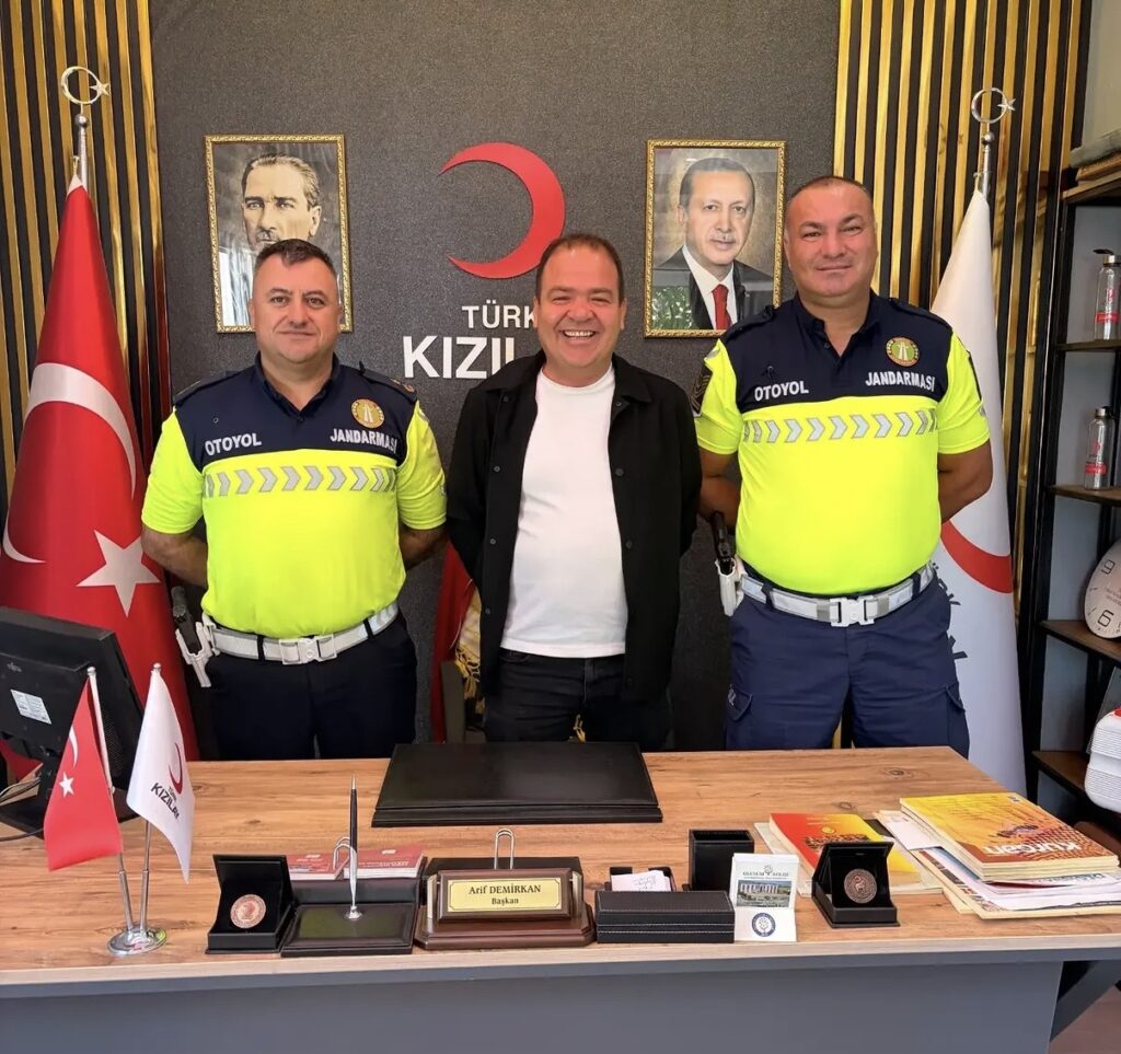 Otoyol Jandarma Komutanı’ndan Kızılay Tire’ye Ziyaret
