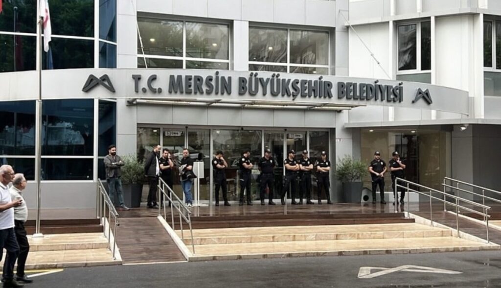 SON DAKİKA | MERSİN’DE 3 BELEDİYEYE OPERASYON: 59 GÖZALTI