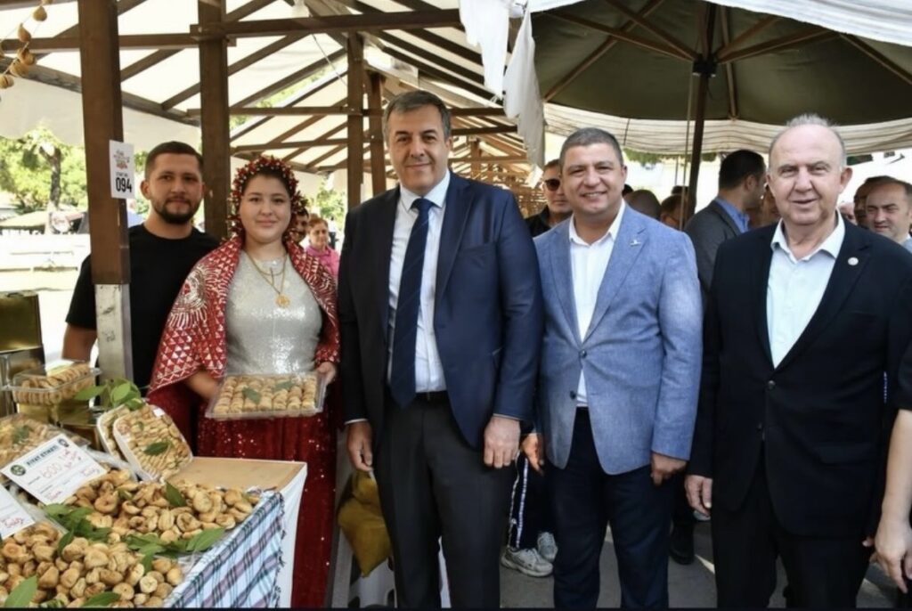 KAYMAKAM YAKUTA, İNCİR VE CEVİZ FESTİVALİ’NDE VATANDAŞLARLA BULUŞTU