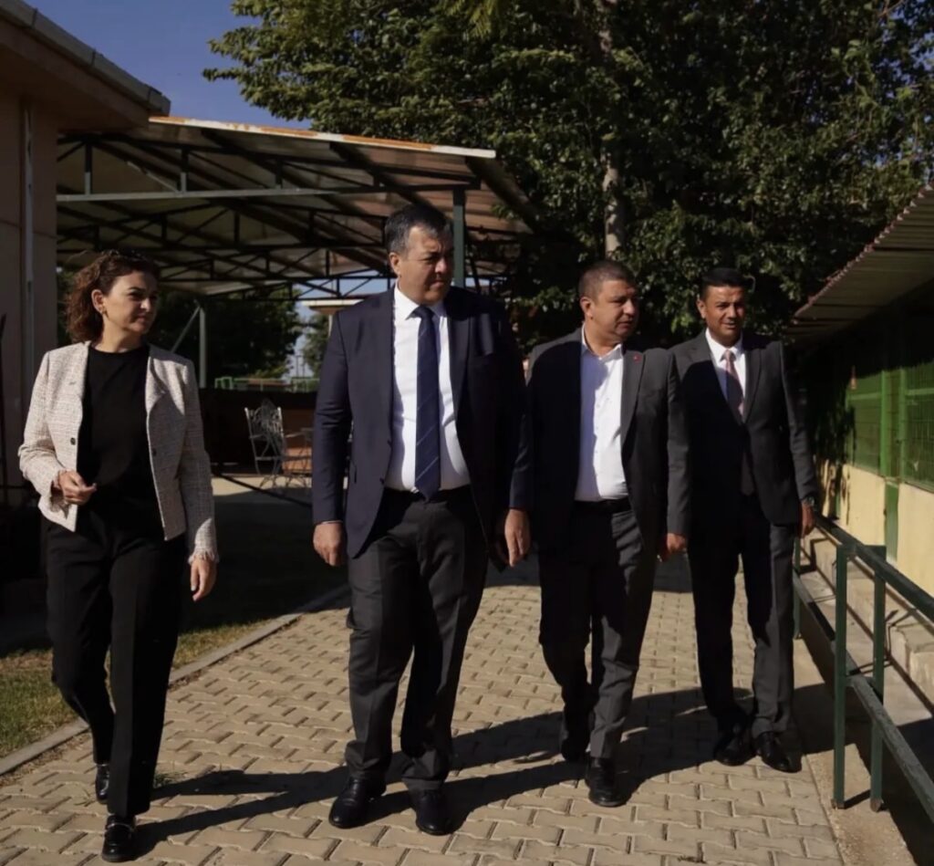 KAYMAKAM YAKUTA VE BAŞKAN OKUROĞLU’NDAN HAYVAN BAKIM EVİNE ZİYARET