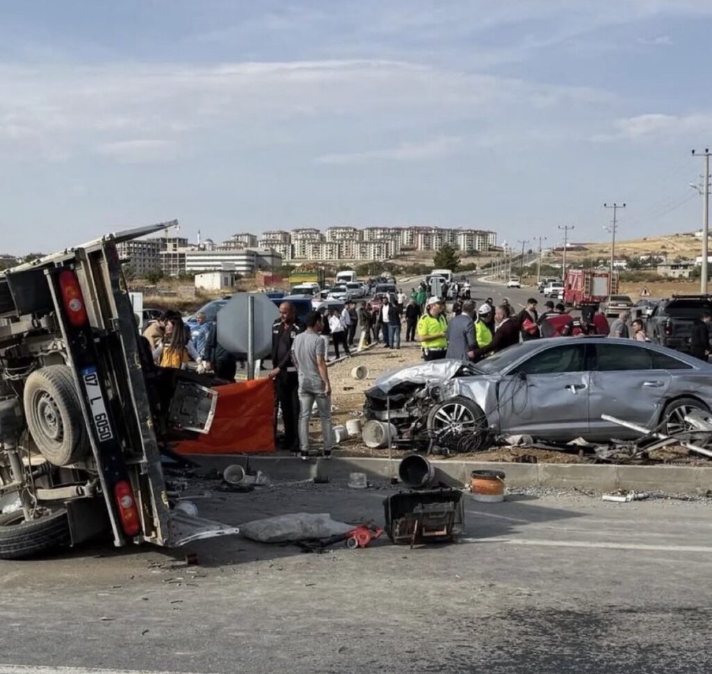 🚨 SON DAKİKA | MHP MİLLETVEKİLİNİN KONVOYUNDA KAZA: 1 ÖLÜ, YARALILAR VAR