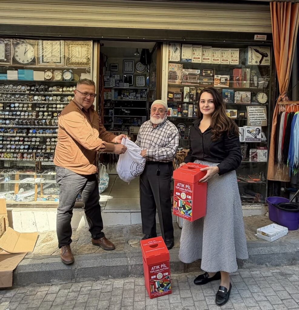 TİRE’DE ÖRNEK DUYARLILIK: 29 KİLOGRAM ATIK PİL TOPLADI
